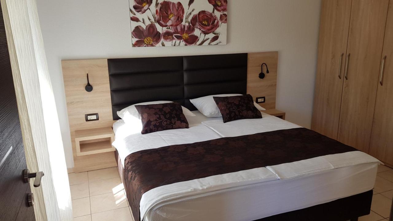 Premium Appartments Suha Punta Kampor Exterior photo
